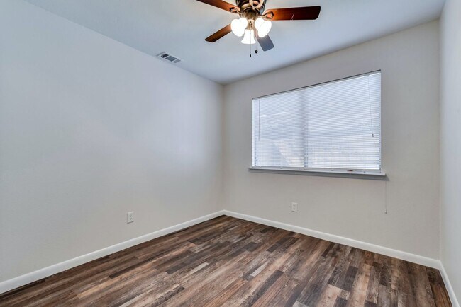 Building Photo - 124 W William Cannon Dr