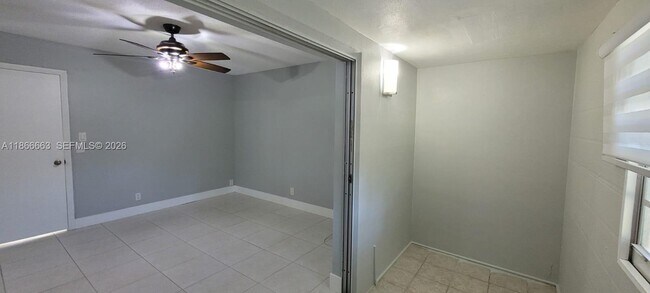 Building Photo - 202 Canterbury I