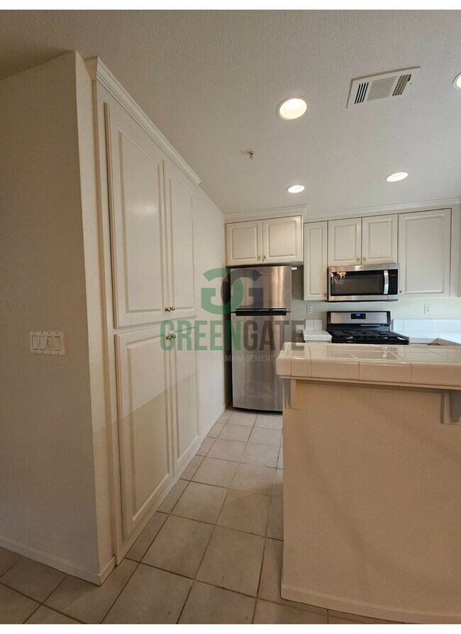 Building Photo - MOVE-IN SPECIAL $500 off first month!! Bea...