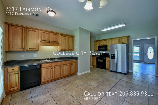 Building Photo - 2217 Fairmont Dr