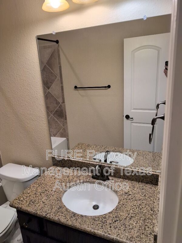 Building Photo - 325 Lombardia Dr