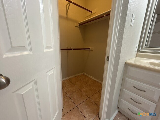 Building Photo - 4507 Lonesome Dove Dr