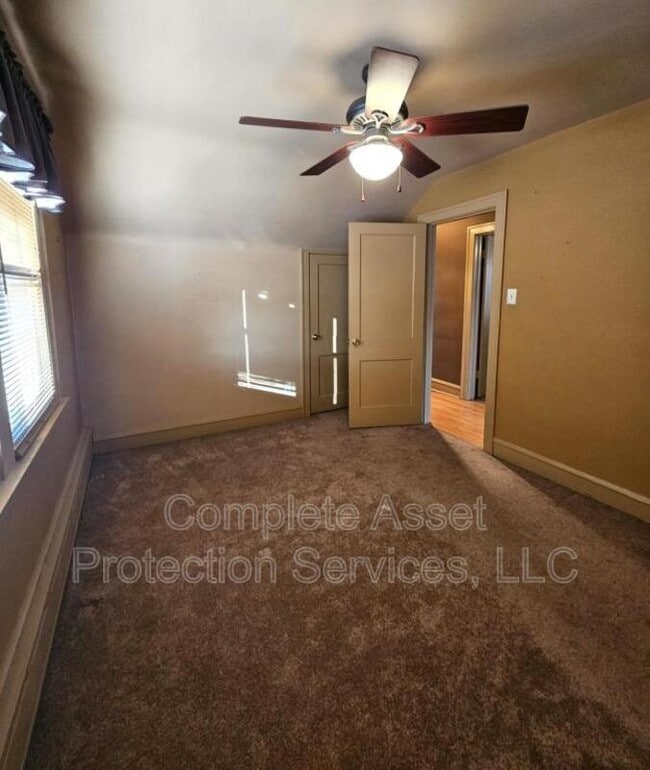 Building Photo - 1726 Davis Ave