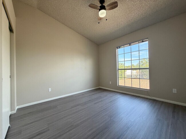 Building Photo - 381 Verbena Ave