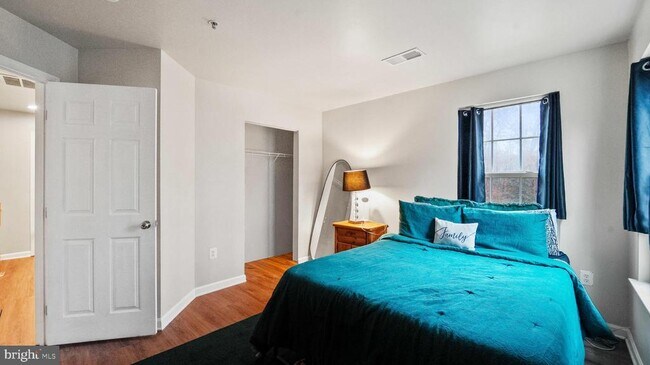 Building Photo - 12100 Vintner Dr