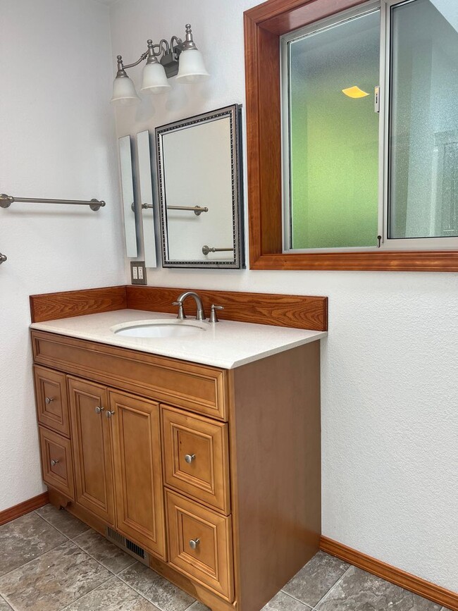 Building Photo - 3 bedroom 2.5 bathroom Home in Lake Steven...