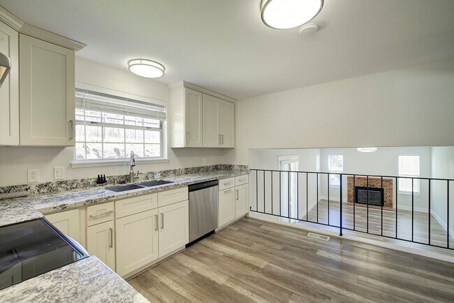 Building Photo - 3Bd/2.5Ba Kent House