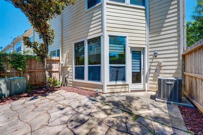 Building Photo - 1811 Gentryside Dr