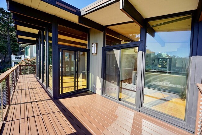 Building Photo - Unmatched Quality and Unparalleled Views F...