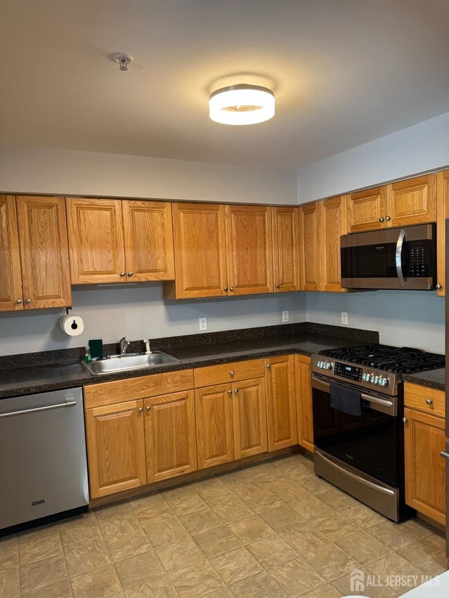 Building Photo - 1325 Fernwood Ct
