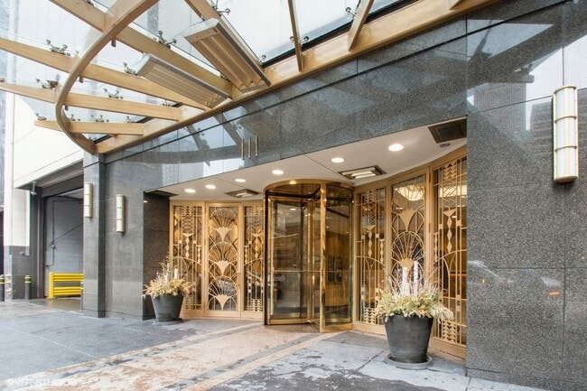 Building Photo - 111 E Chestnut St
