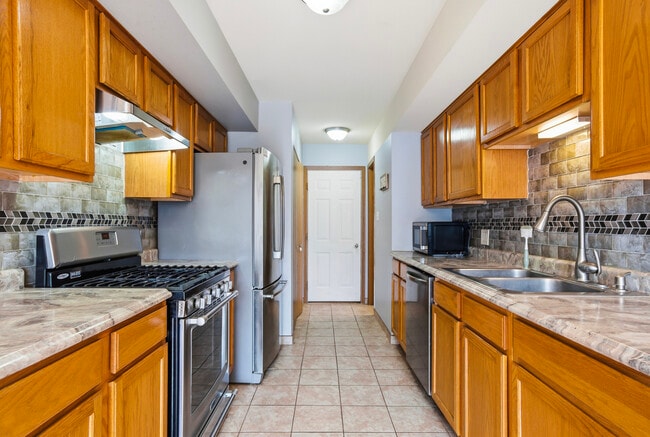 Building Photo - 5610 W Von Ave