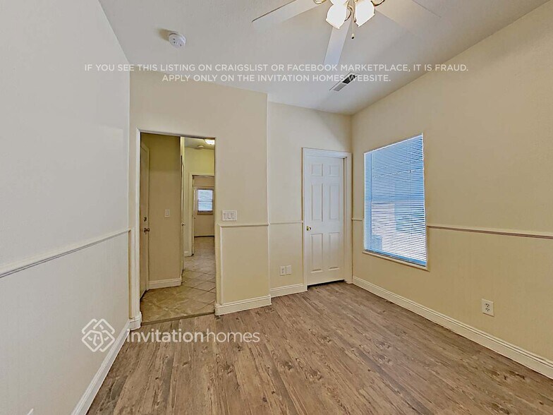 Building Photo - 2745 Rebano St