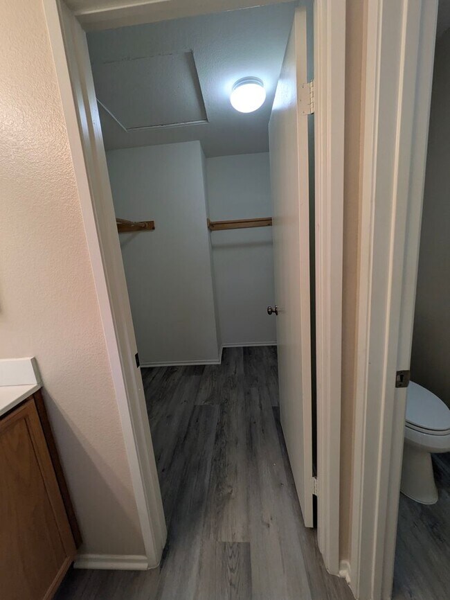 Building Photo - Beautiful 3 bedroom home