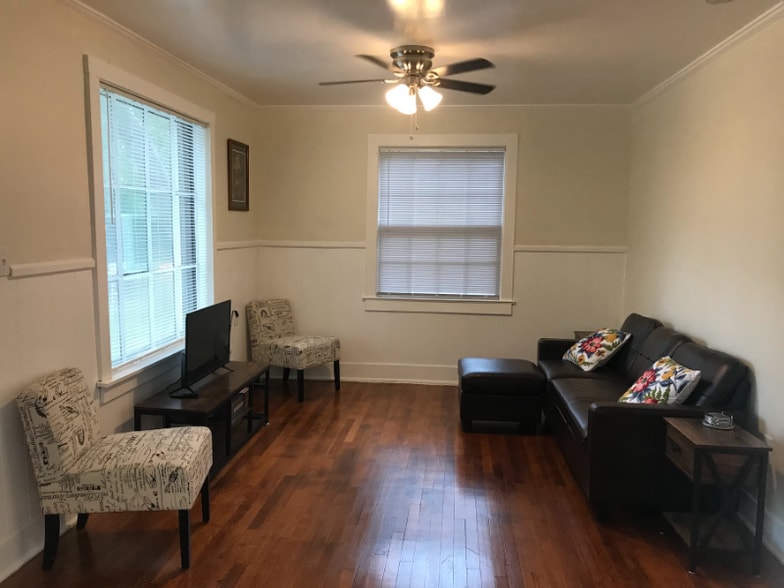 Building Photo - 4012 Meadow Rd