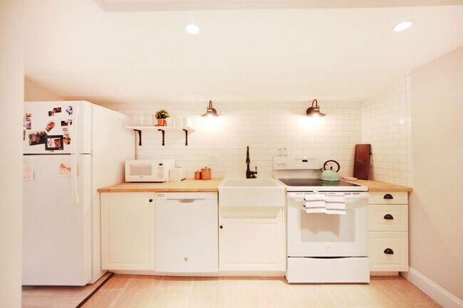 Building Photo - 3215 11th St NW