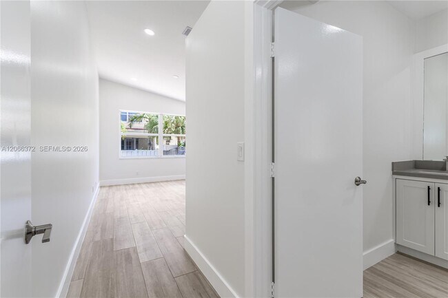 Building Photo - 15130 SW 49th Ct