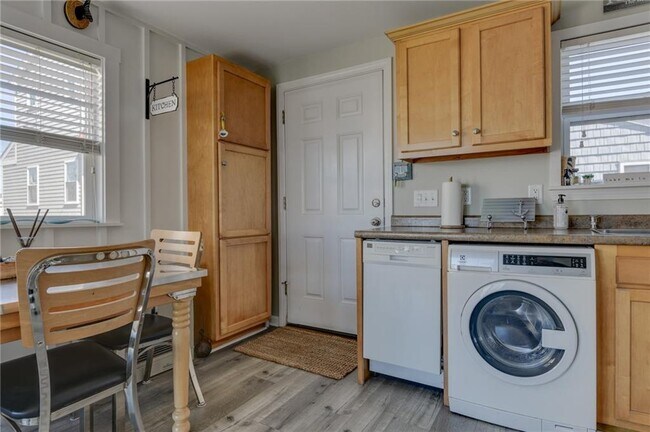 Building Photo - 20 Lane 2