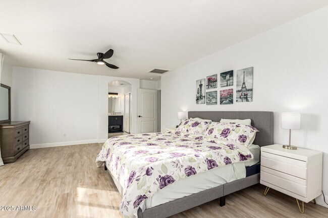 Building Photo - 3726 W Villa Linda Dr