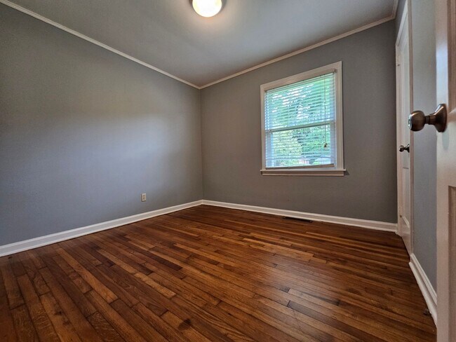 Building Photo - 303 Brandywine Rd