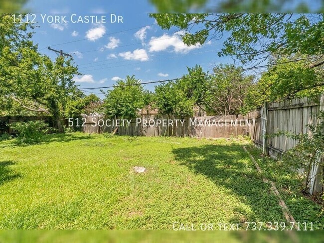 Building Photo - 1112 York Castle Dr