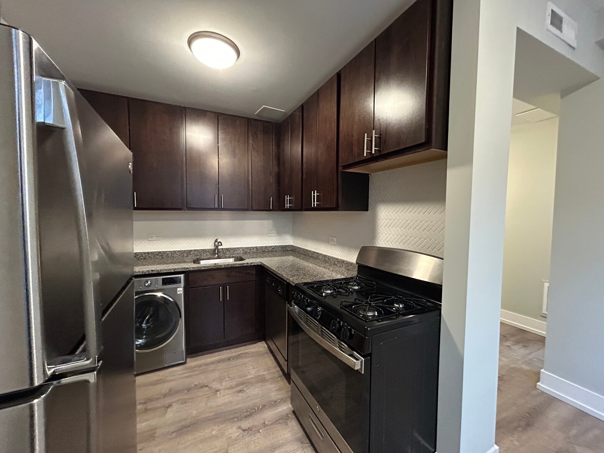 Building Photo - 1128 Maple Ave