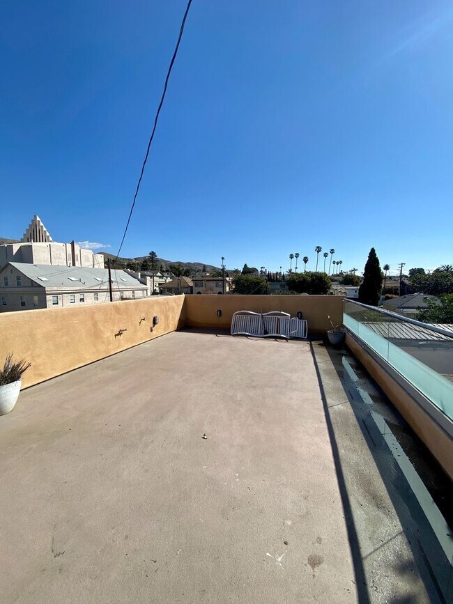 Building Photo - Downtown Ventura - Two bedroom, two bath w/ Rooftop Deck