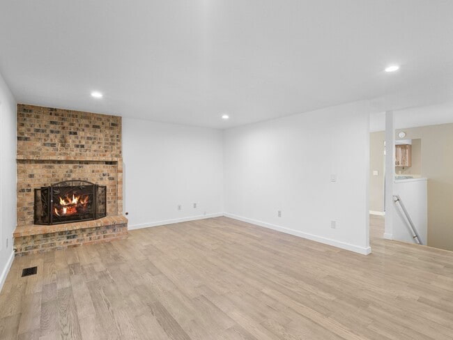 Building Photo - 1107 Meadowview Ct