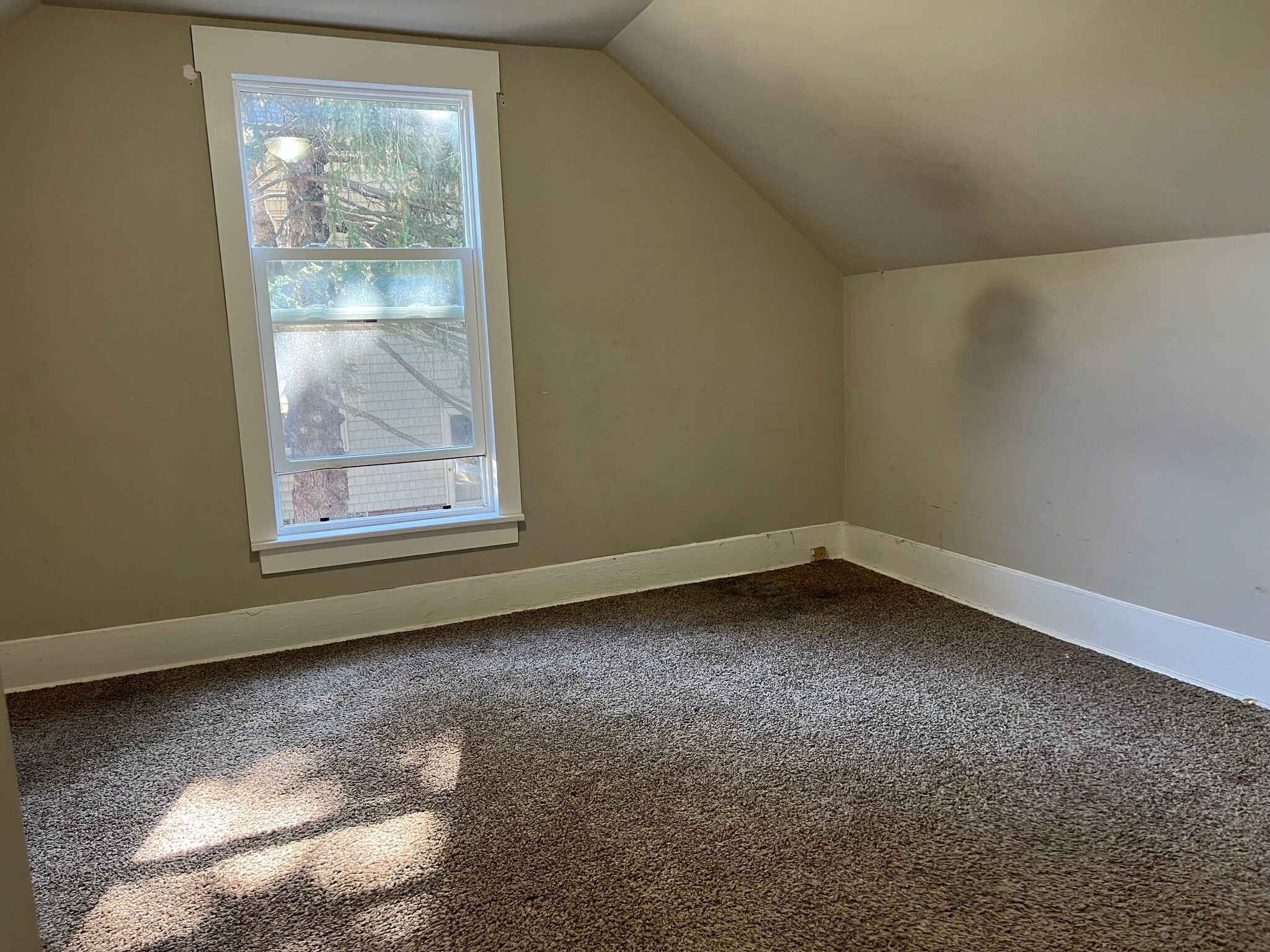 Upstairs bedroom - 55 W Columbus St