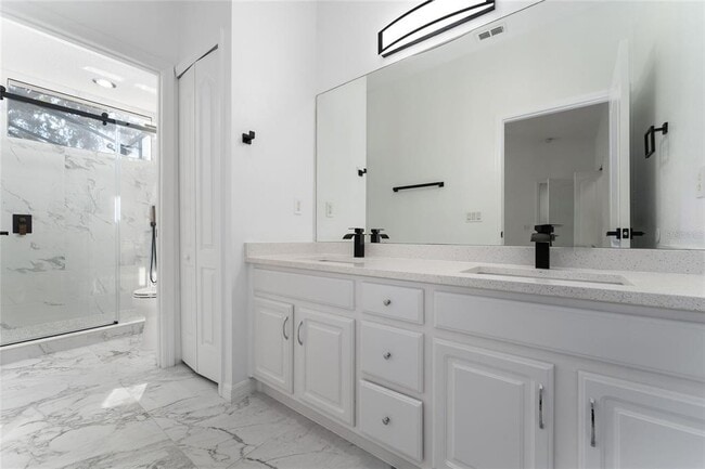 Building Photo - 4932 Olde Kerry Dr