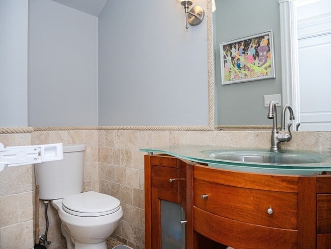 Building Photo - 161 Tudor St