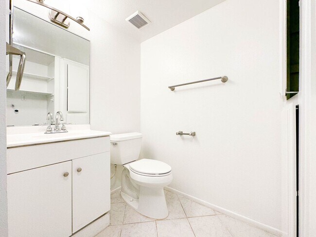 Building Photo - Townhome AVAILABLE NOW in Colton. 2 Bed / 2 Bath Floorplan  + Garage!