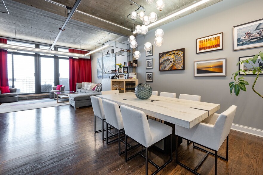 Building Photo - 850 W Adams St