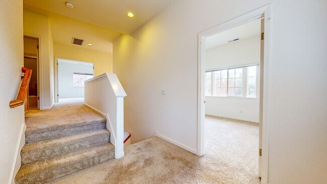 Building Photo - Desirable Skyhawk 3 bedroom Tri-Level Single Family