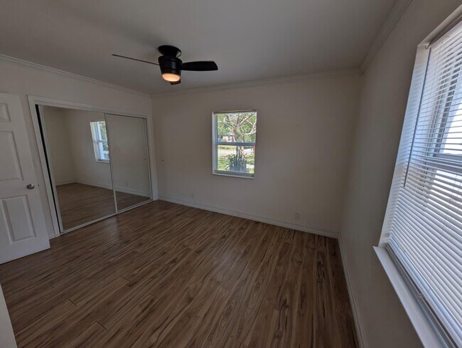 Building Photo - 1629 NW 5th Ave