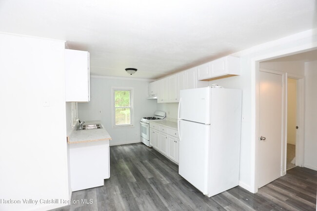 Building Photo - 17 Rear Chapel St