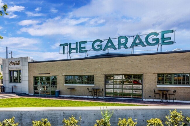 Building Photo - 592 E Vermont St