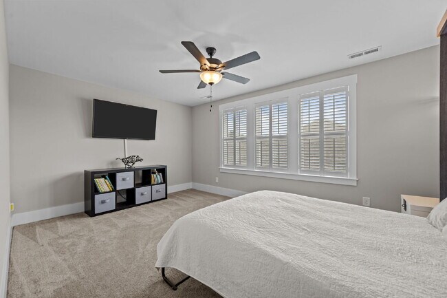 Building Photo - "Coastal Comfort Awaits: Spacious 3-Bed, 3-Bath Home in Holly Ridge!"