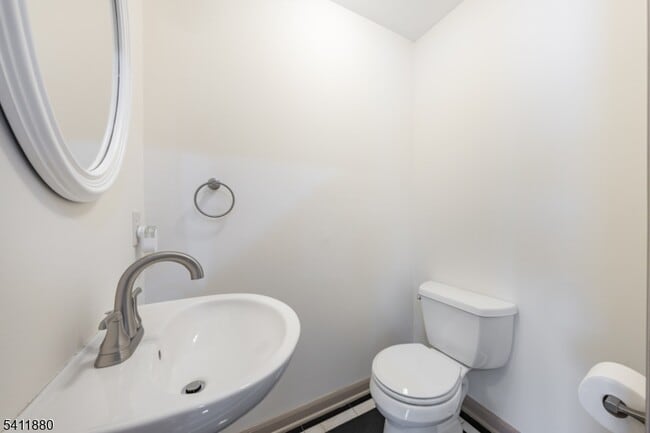 Building Photo - 302 Walnut Ave