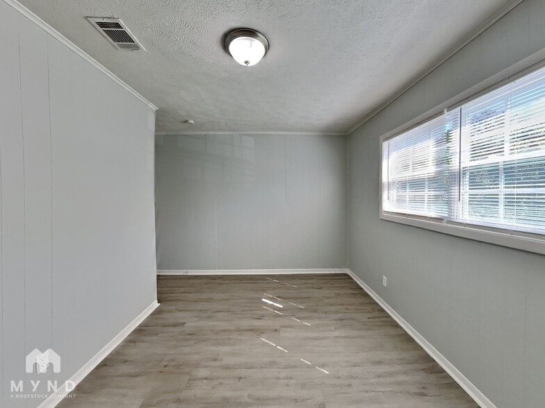 Building Photo - 10122 Allen Dr SW