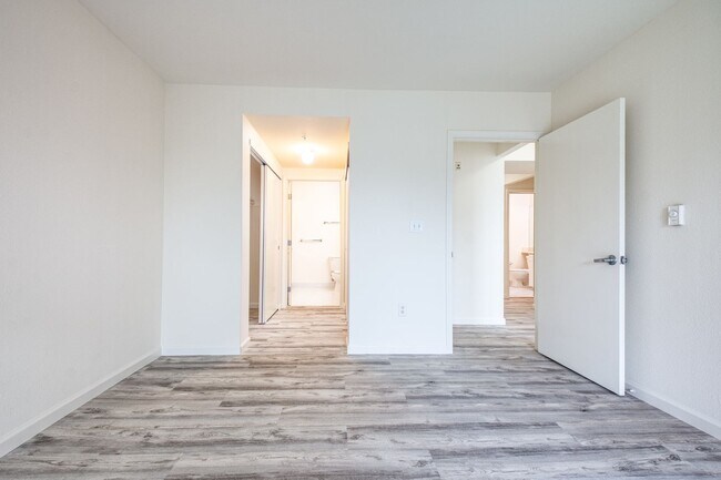 Building Photo - Spacious Ingleside Heights Condo w/ Private Patio & Parking!
