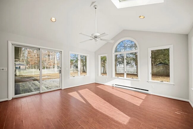 Building Photo - Beautiful Single Family Home for Rent in an Unbeatable Longmeadow Neighborhood!