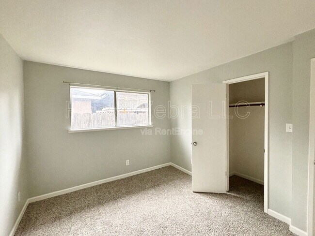 Building Photo - 3275 Cheyenne Dr