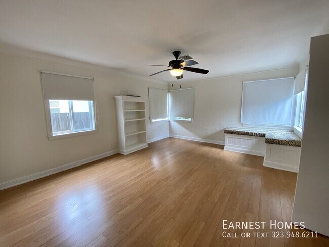 Building Photo - 2577 S Bundy Dr