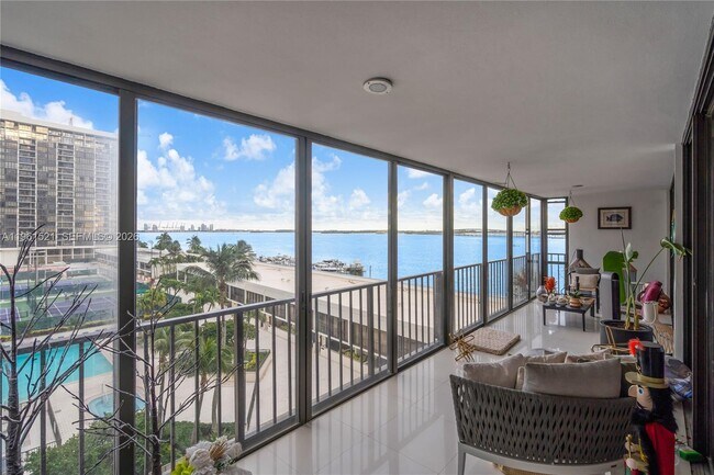 Building Photo - 1925 Brickell Ave