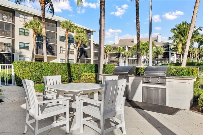 Building Photo - 143 Bay Colony Dr N