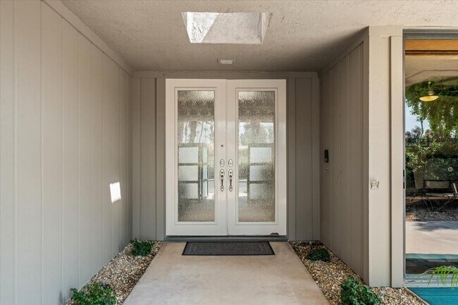 Building Photo - 59 Cornell Dr