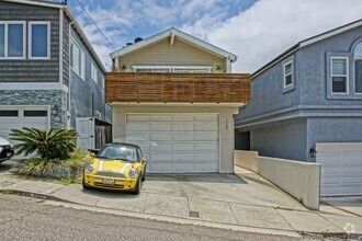 Building Photo - SPACIOUS & AIRY, 3BR2.5BA HERMOSA HILLS HO...