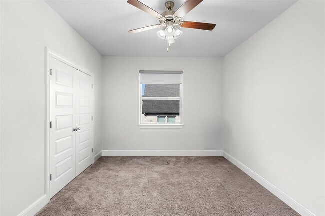 Building Photo - 3203 Scenic Valley Dr