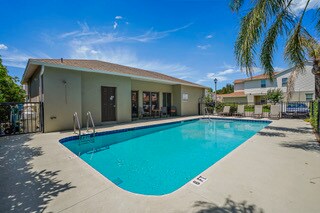 Building Photo - Like New Townhome in Heritage Oaks!